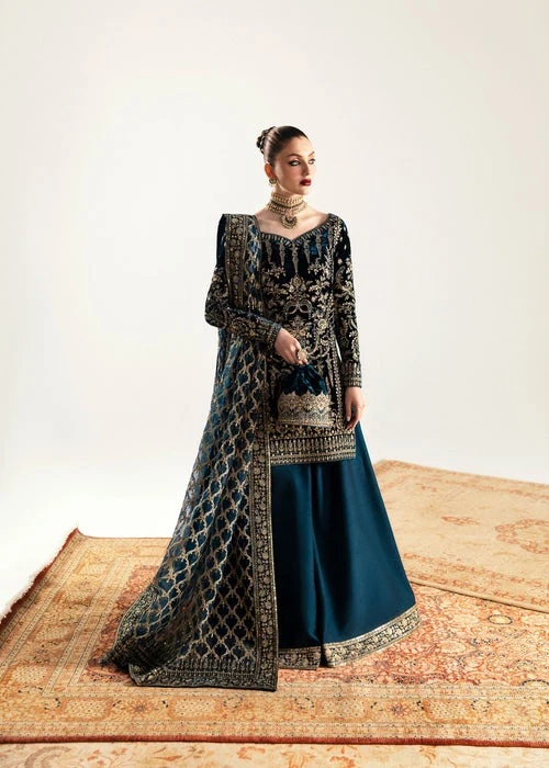 Kanwal Malik Nazmi valvet Pakistani fashion outfit in teal tones.